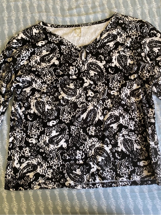 Anne Klein Tops - Anne Klein Black and White Paisley Print Key Hole Button Front Long Sleeve Top